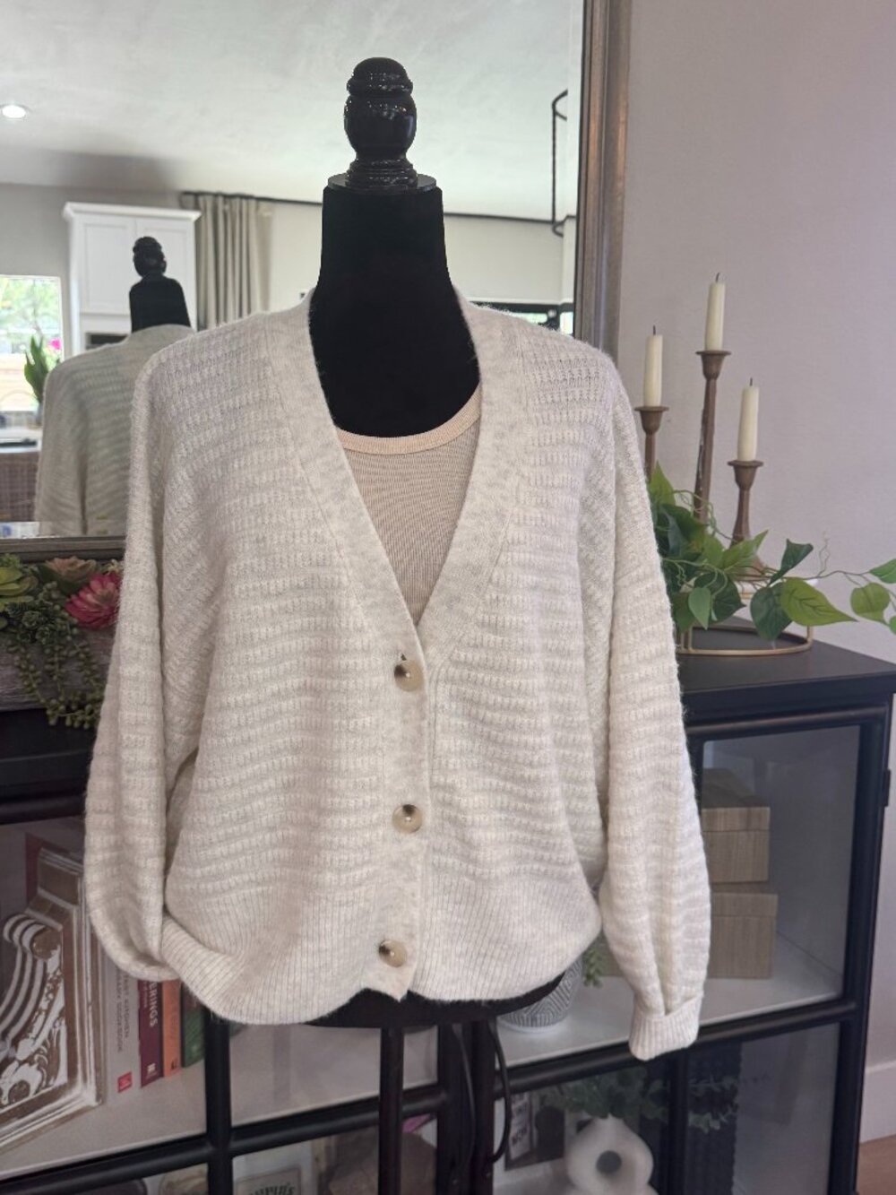 Prologue Cream Textured V-neck Cardigan w/Balloon Sleeves - Size L